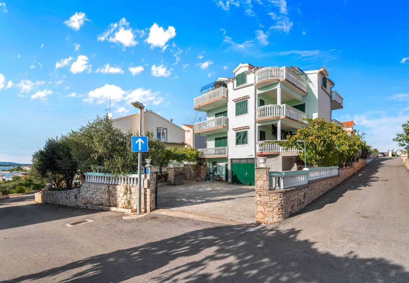 Ferienwohnung in Šibenik-Brodarica - Apartments Angelo - Apartment 2 mit Meerblick