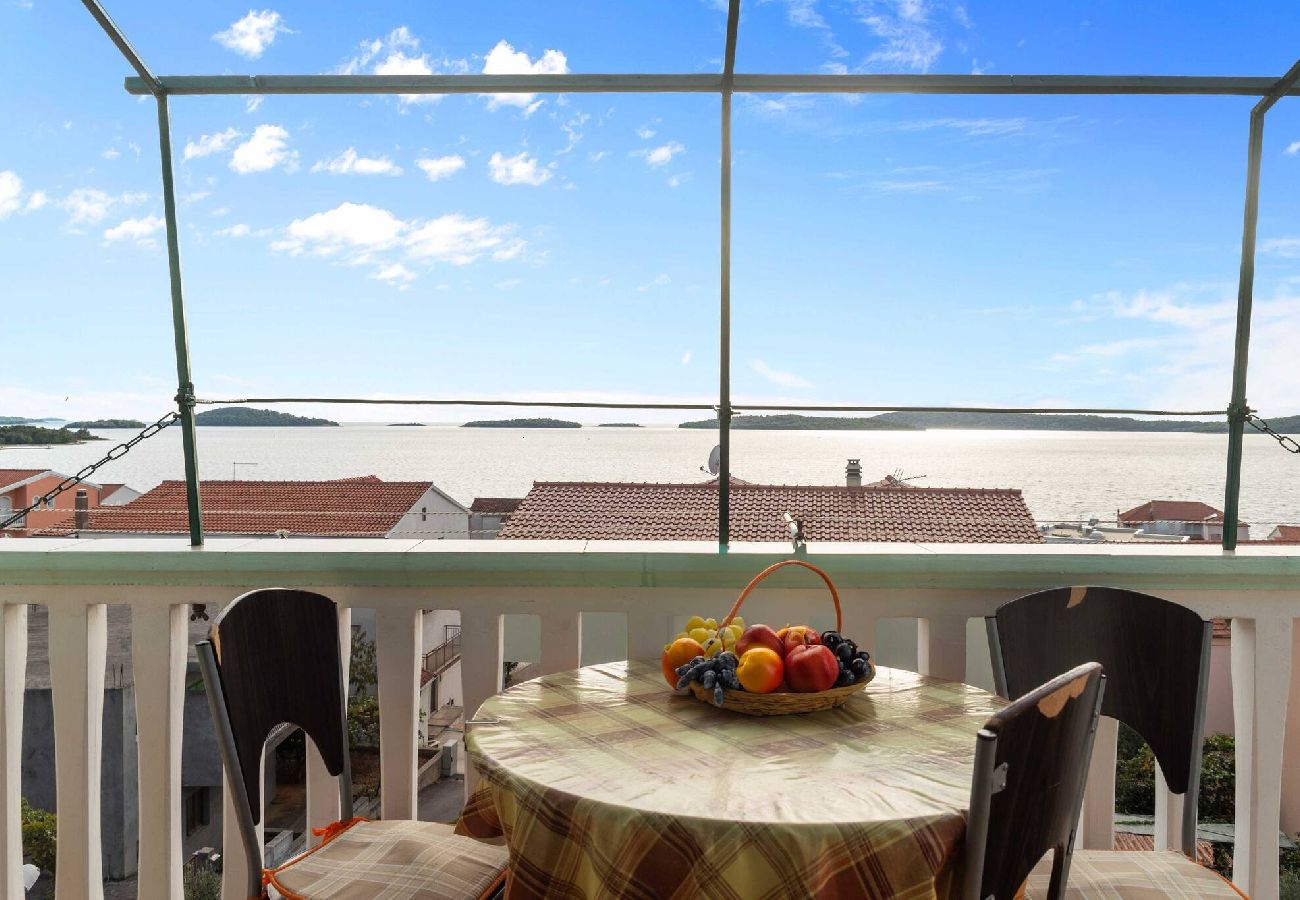 Ferienwohnung in Šibenik-Brodarica - Apartments Angelo - Apartment 1 mit Meerblick