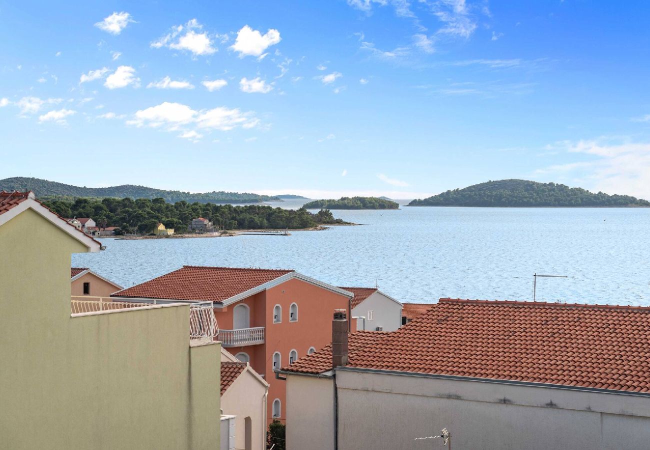 Ferienwohnung in Šibenik-Brodarica - Apartments Angelo - Apartment 3 mit Meerblick