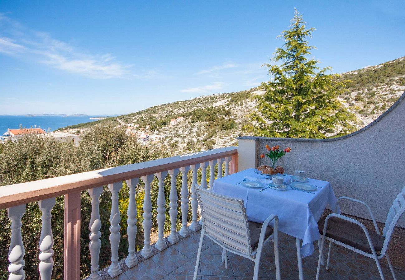 Zimmeranmietung in Primošten - Apartments und Zimmer Mikelin - Zimmer mit Meerblick (Blaues Zimmer 3)