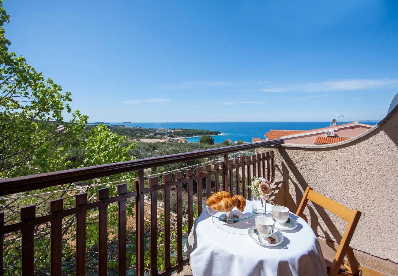 Ferienwohnung in Primošten - Apartments and Rooms Mikelin - Apartment mit zwei Schlafzimmern und Meerblick (Filip 1)