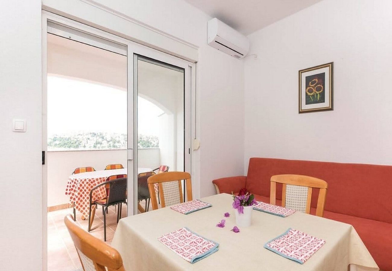 Ferienwohnung in Rogoznica - Apartments Zdenka Zatoglav - Apartment mit zwei Schlafzimmern und Meerblick (Pink)