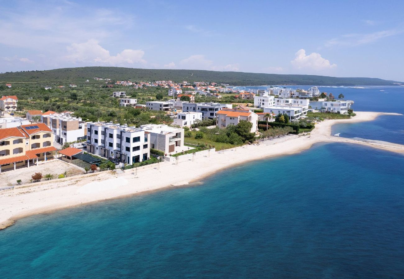 Villa in Sukošan - Villa Larimar – Haus am Meer mit drei Schlafzimmern