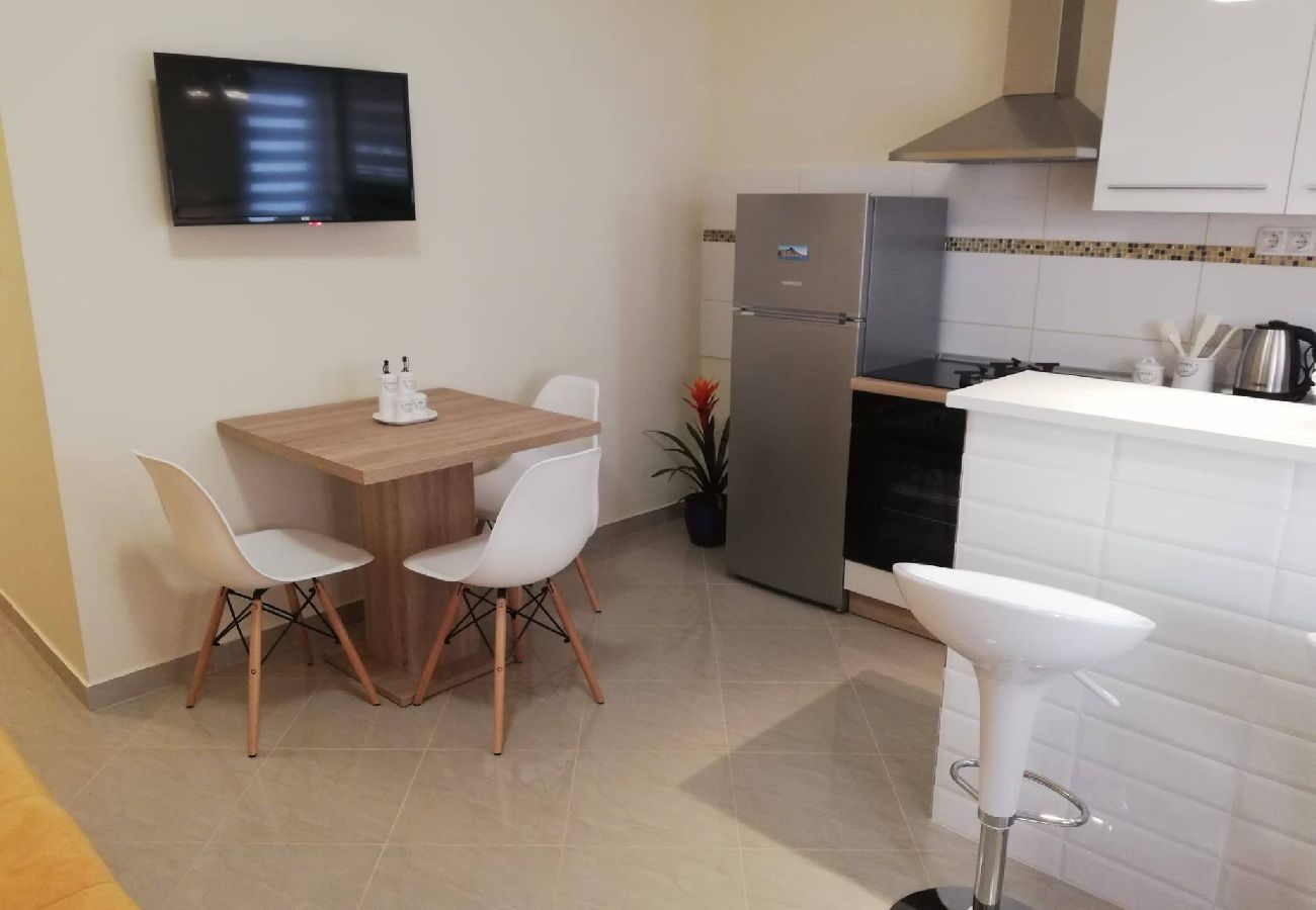 Ferienwohnung in Šibenik - Apartments Vanilla – Apartment mit einem Schlafzimmer und Gartenblick