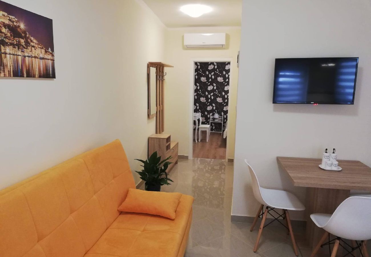 Ferienwohnung in Šibenik - Apartments Vanilla – Apartment mit einem Schlafzimmer und Gartenblick