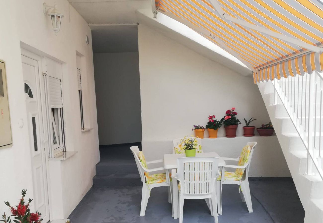 Ferienwohnung in Šibenik - Apartments Vanilla – Apartment mit einem Schlafzimmer und Gartenblick