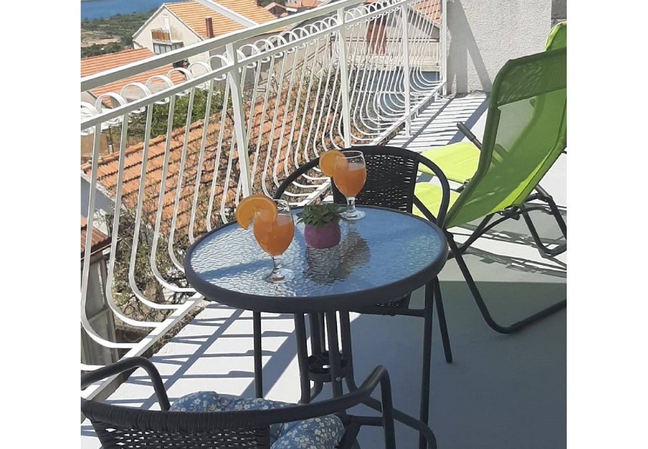 Ferienwohnung in Šibenik - Apartments Vanilla – Apartment mit einem Schlafzimmer und Meerblick