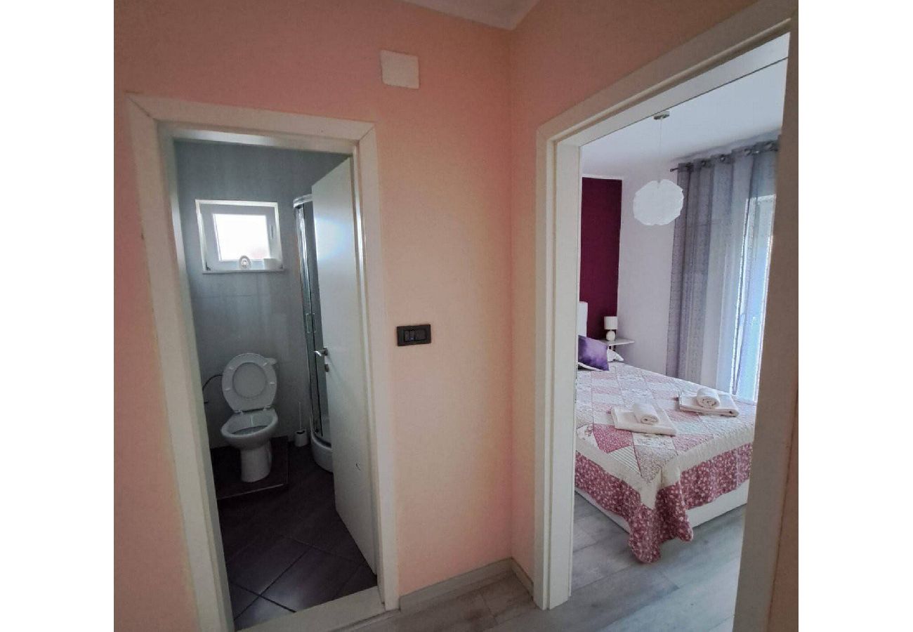 Ferienwohnung in Šibenik - Apartments Vanilla – Apartment mit einem Schlafzimmer und Meerblick