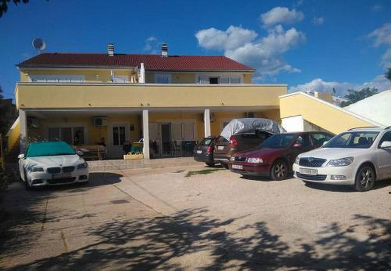 Ferienwohnung in Srima - Apartments Lacmanović - Apartment mit zwei Schlafzimmern und teilweisem Meerblick (Luca)