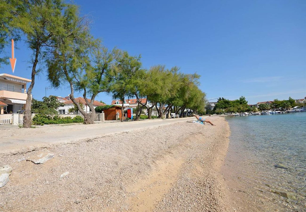 Ferienwohnung in Srima - Apartments Lacmanović - Apartment mit drei Schlafzimmern und Meerblick (Pago)