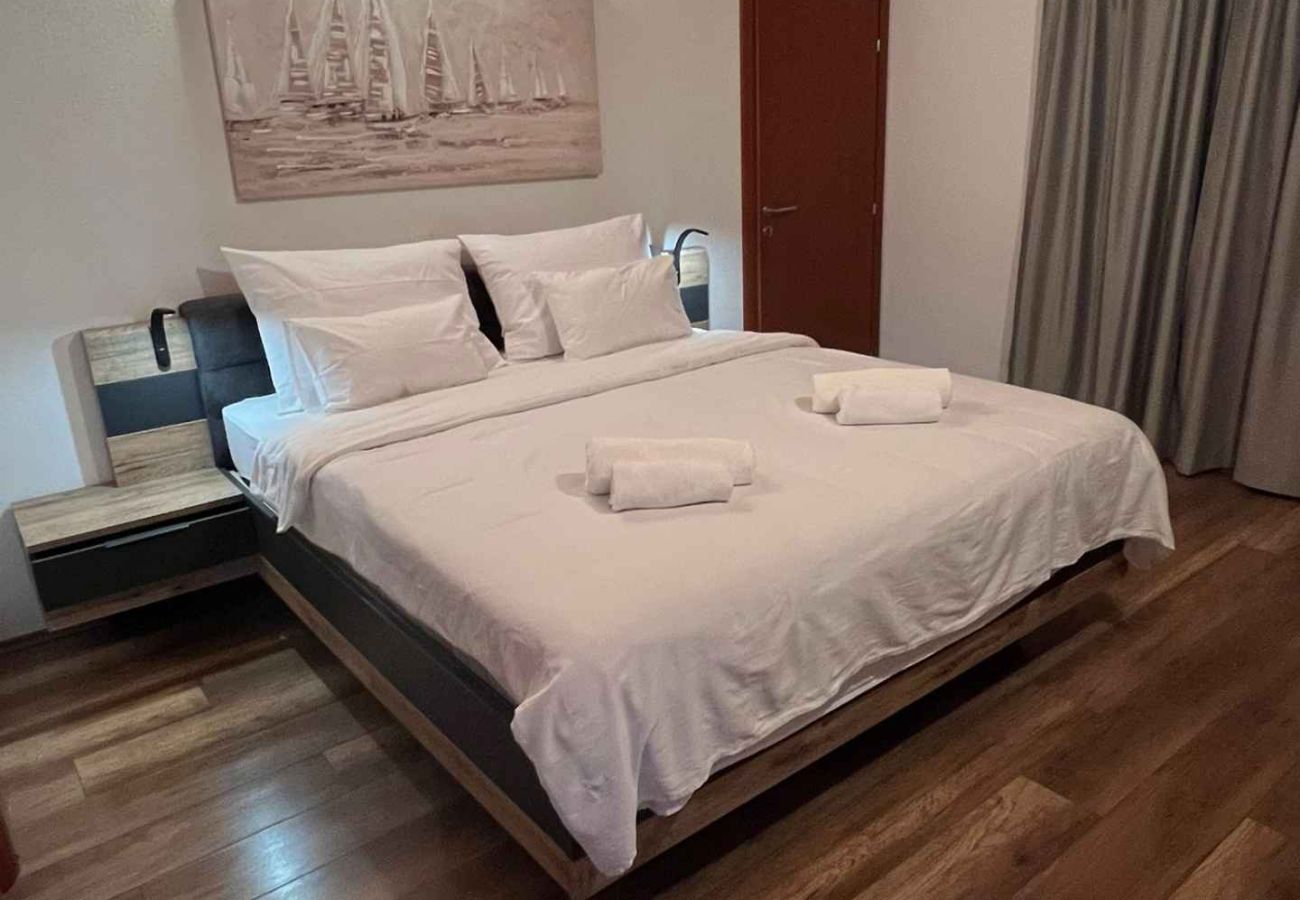 Ferienhaus in Trogir - Ferienhaus Tia – Haus mit drei Schlafzimmern und einem Außenpool