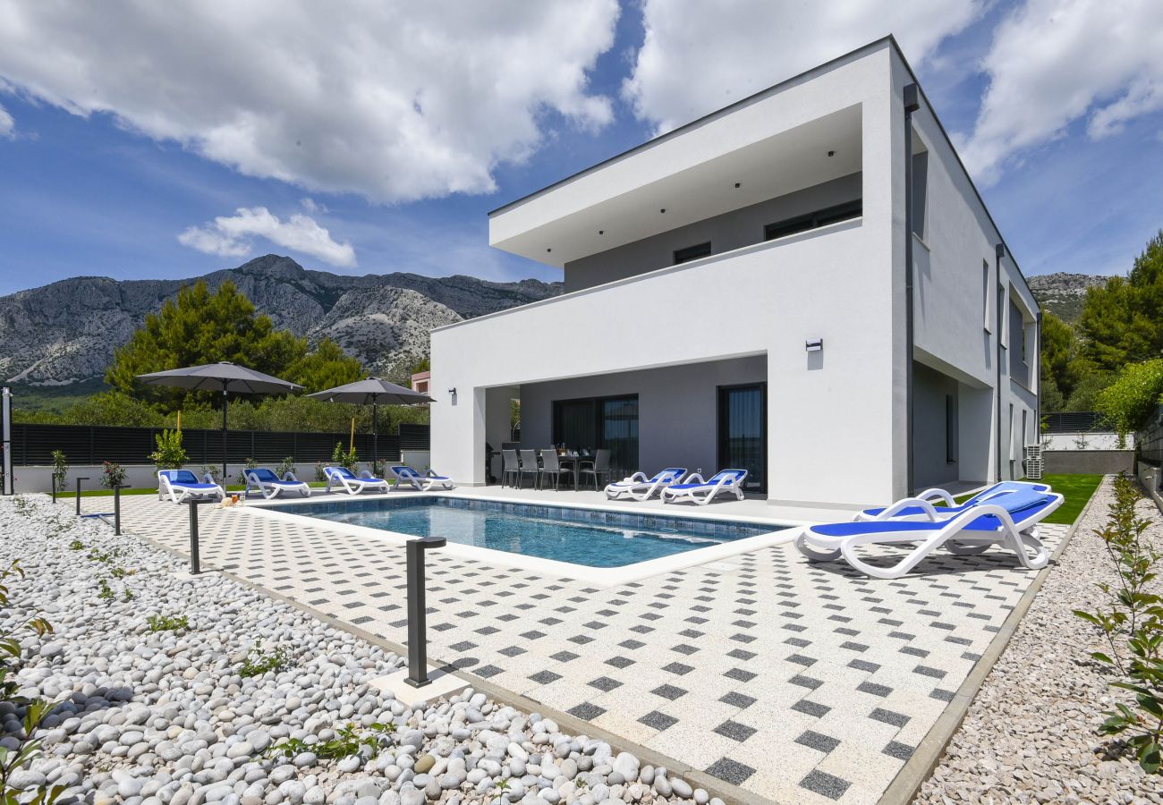 Villa in Stankovic - Villa Mi – Villa mit vier Schlafzimmern und einem Swimmingpool