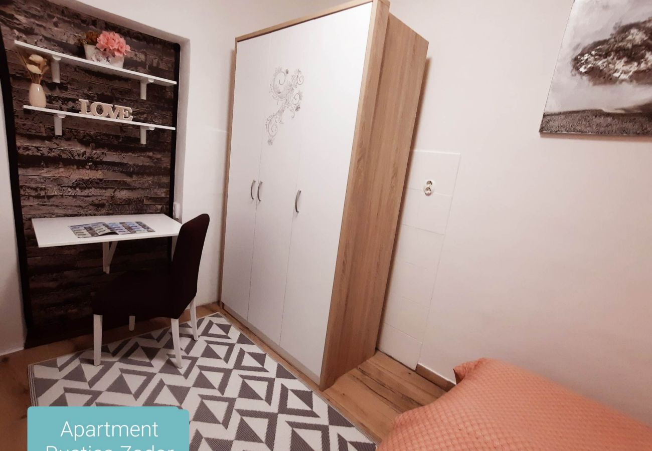 Ferienwohnung in Zadar - Apartment Rustica – Apartment mit zwei Schlafzimmern und Außenpool