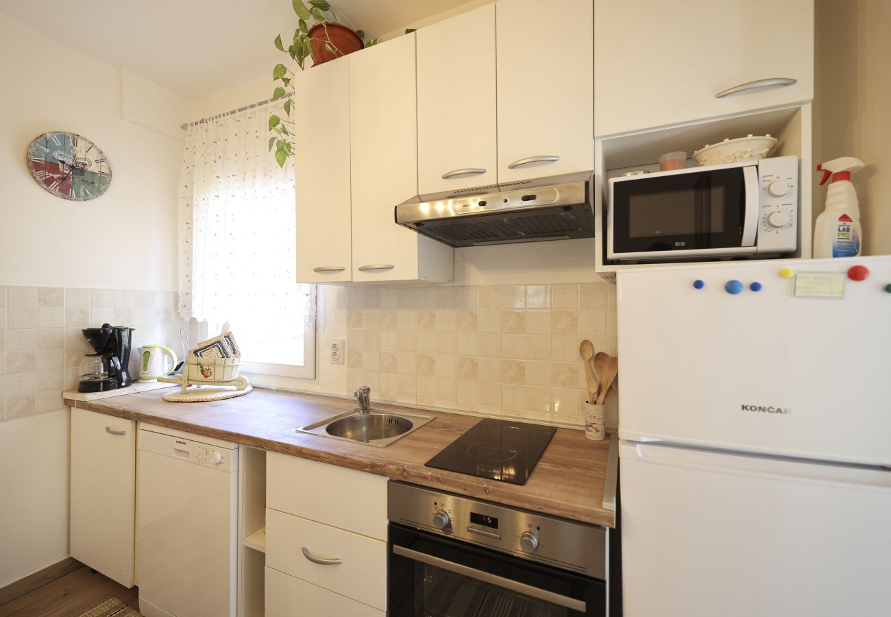 Ferienwohnung in Zadar - Apartment Rustica – Apartment mit zwei Schlafzimmern und Außenpool