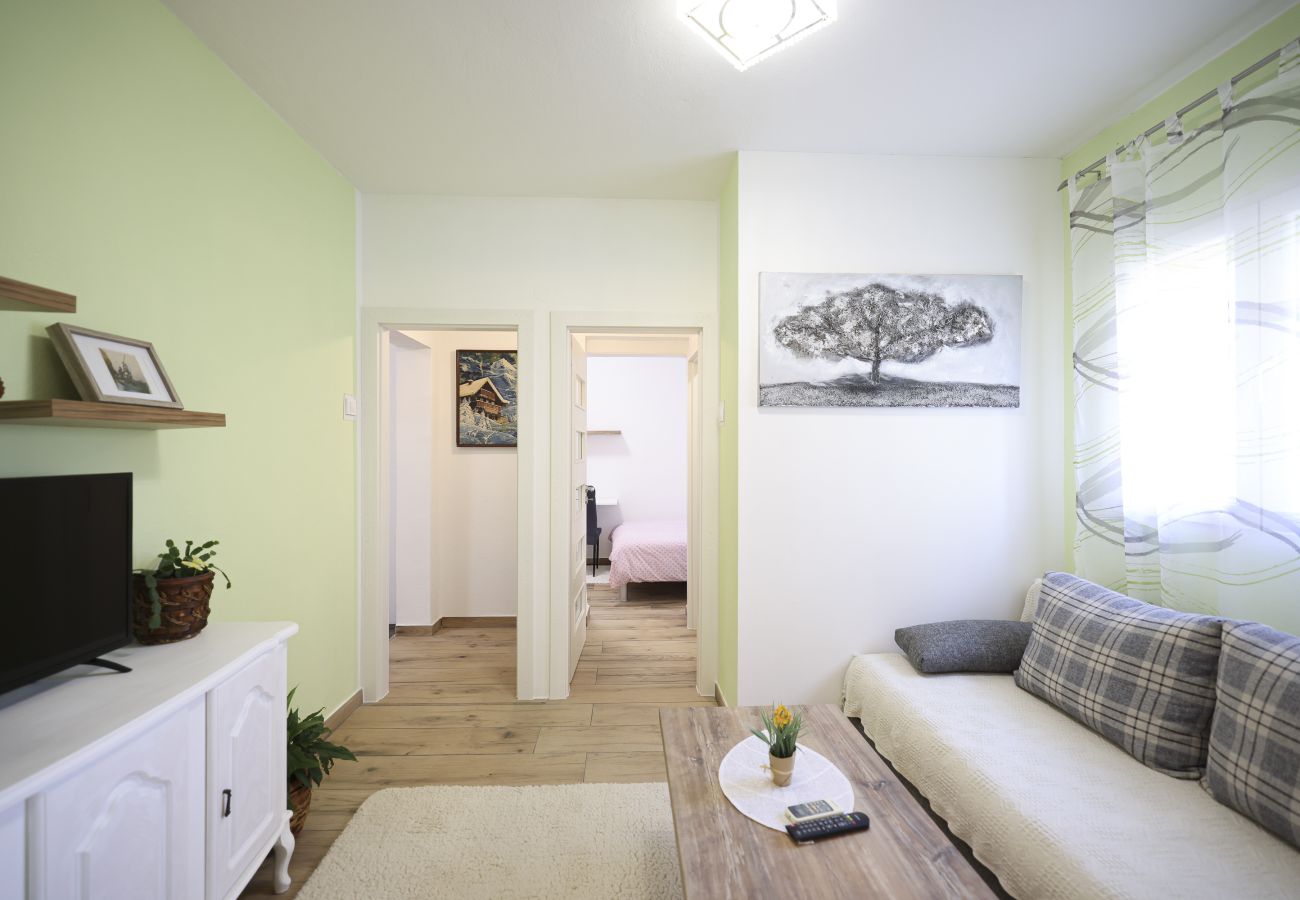 Ferienwohnung in Zadar - Apartment Rustica – Apartment mit zwei Schlafzimmern und Außenpool