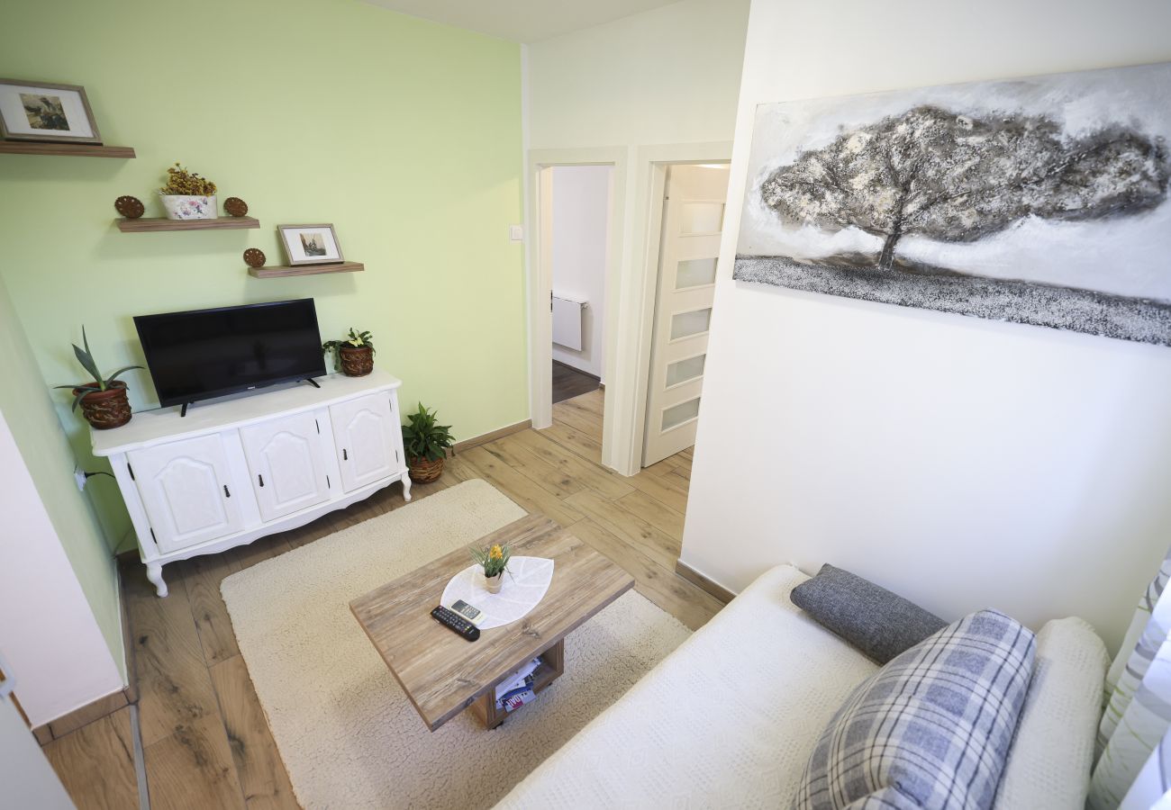 Ferienwohnung in Zadar - Apartment Rustica – Apartment mit zwei Schlafzimmern und Außenpool