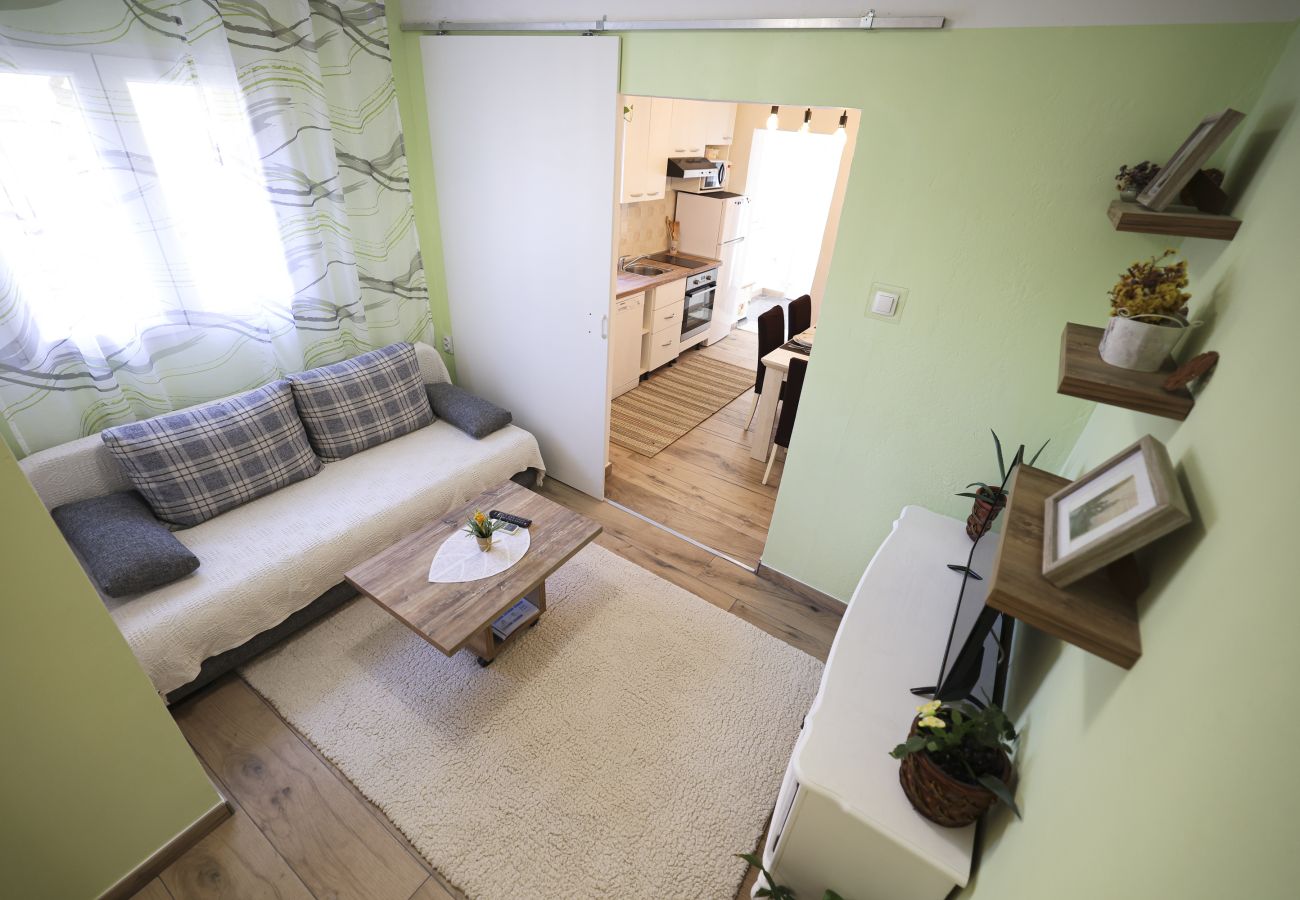 Ferienwohnung in Zadar - Apartment Rustica – Apartment mit zwei Schlafzimmern und Außenpool