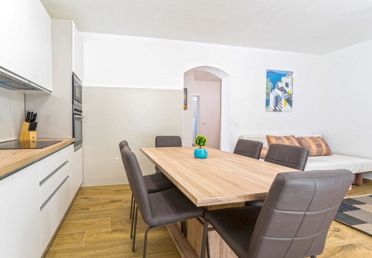 Ferienwohnung in Privlaka - Villa Bianca – Apartment mit zwei Schlafzimmern und Außenpool