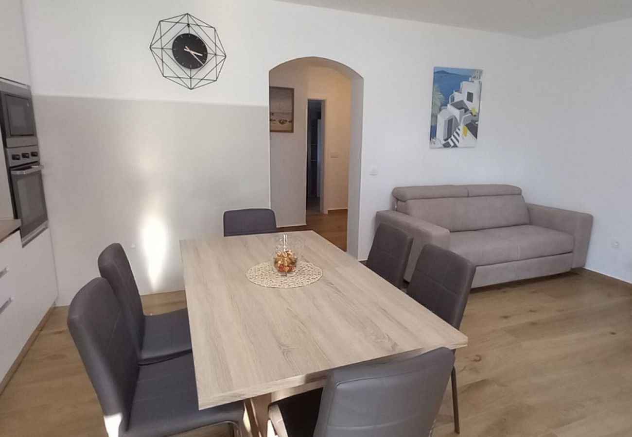 Ferienwohnung in Privlaka - Villa Bianca – Apartment mit zwei Schlafzimmern und Außenpool