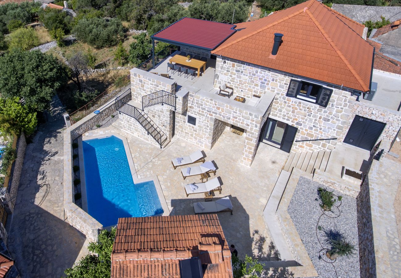 Villa in Vinišce - Villa Mare – Haus mit drei Schlafzimmern und Außenpool