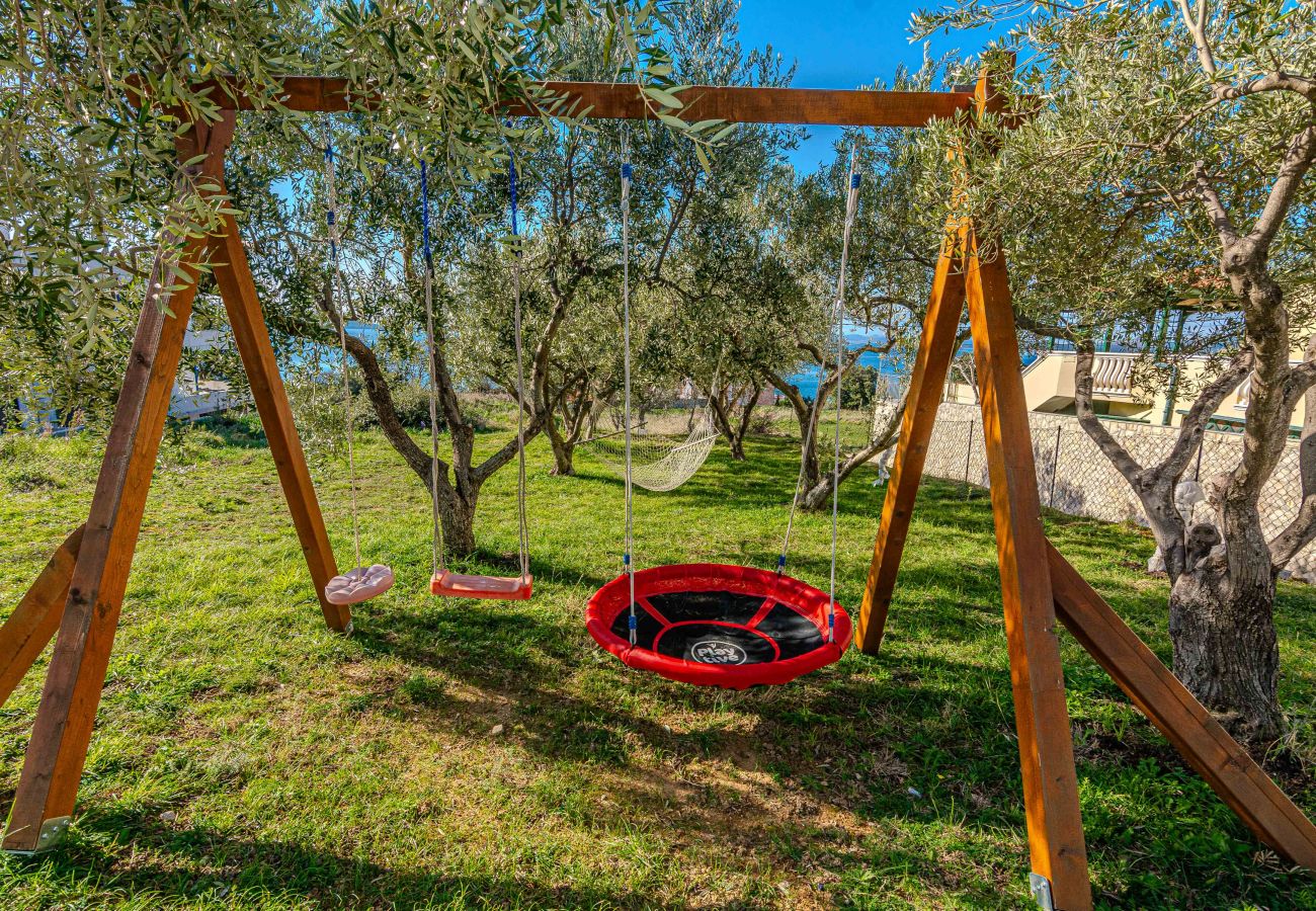 Villa in Pakoštane - Ferienhaus Lucy – Haus mit drei Schlafzimmern und Meerblick