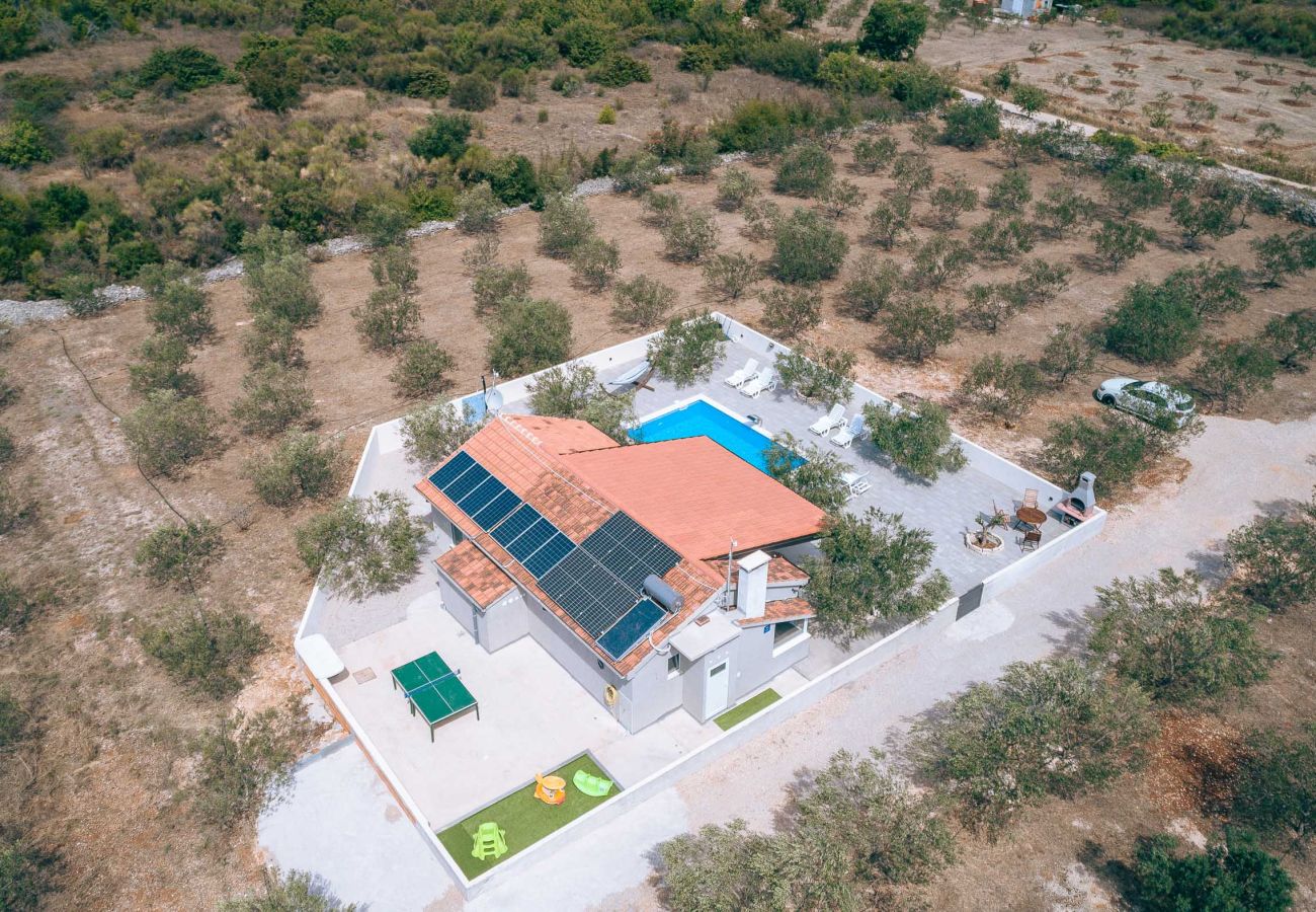 Ferienhaus in Vodice - Villa Ivana – Haus mit zwei Schlafzimmern und Außenpool