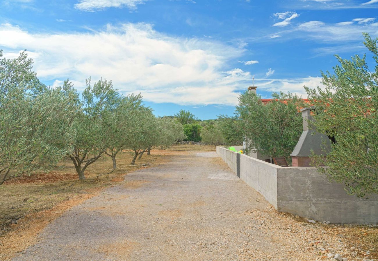 Ferienhaus in Vodice - Villa Ivana – Haus mit zwei Schlafzimmern und Außenpool