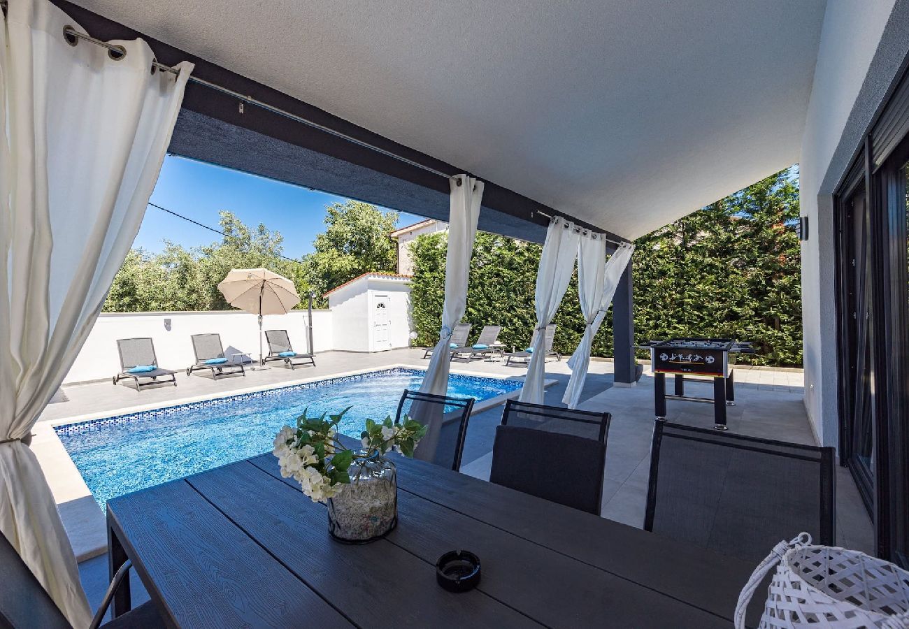 Villa in Galižana - Villa Bavaria with Pool, Jacuzzi, Table Tennis 