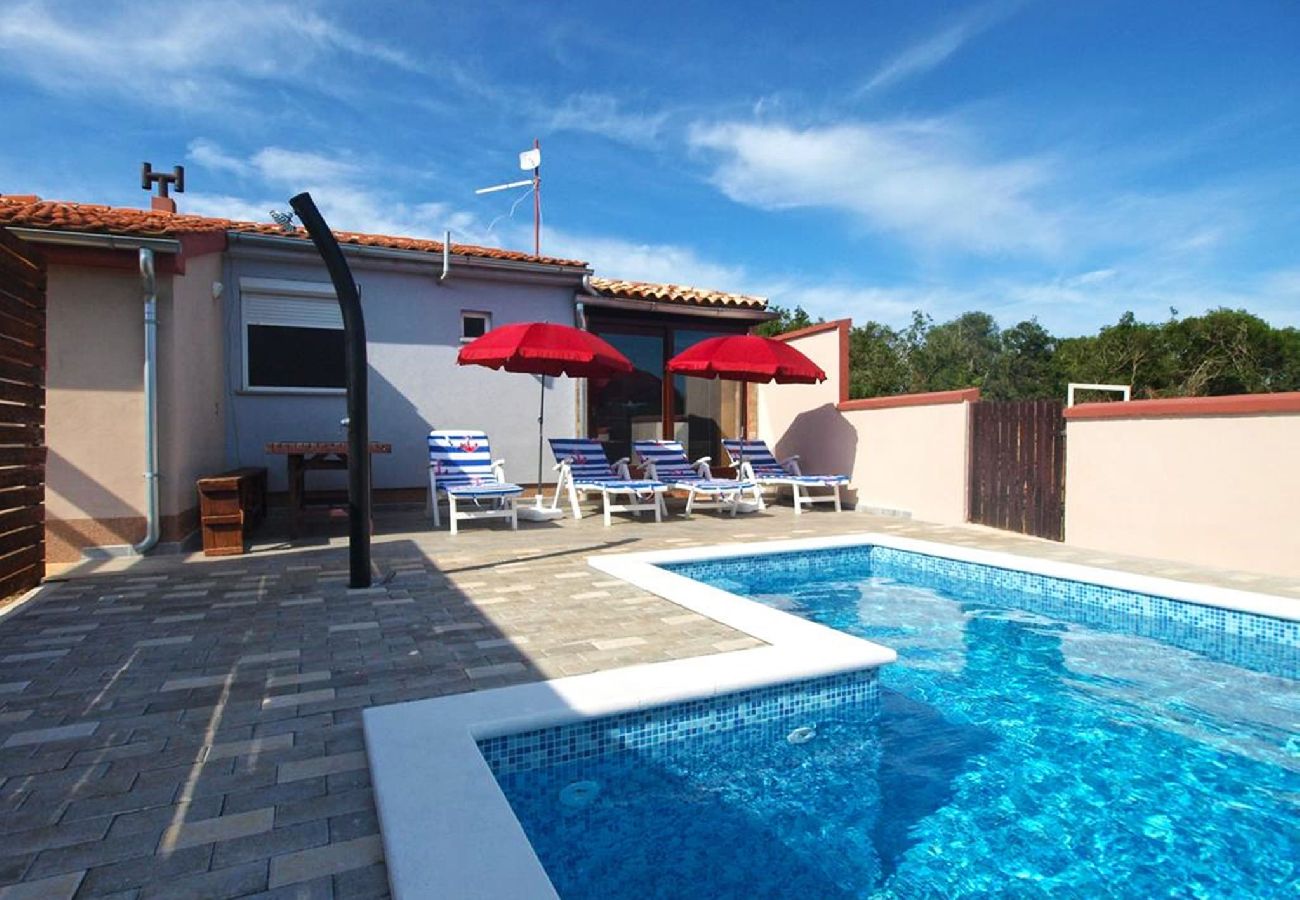 House in Pula - Holiday Home Mario with Private Pool 