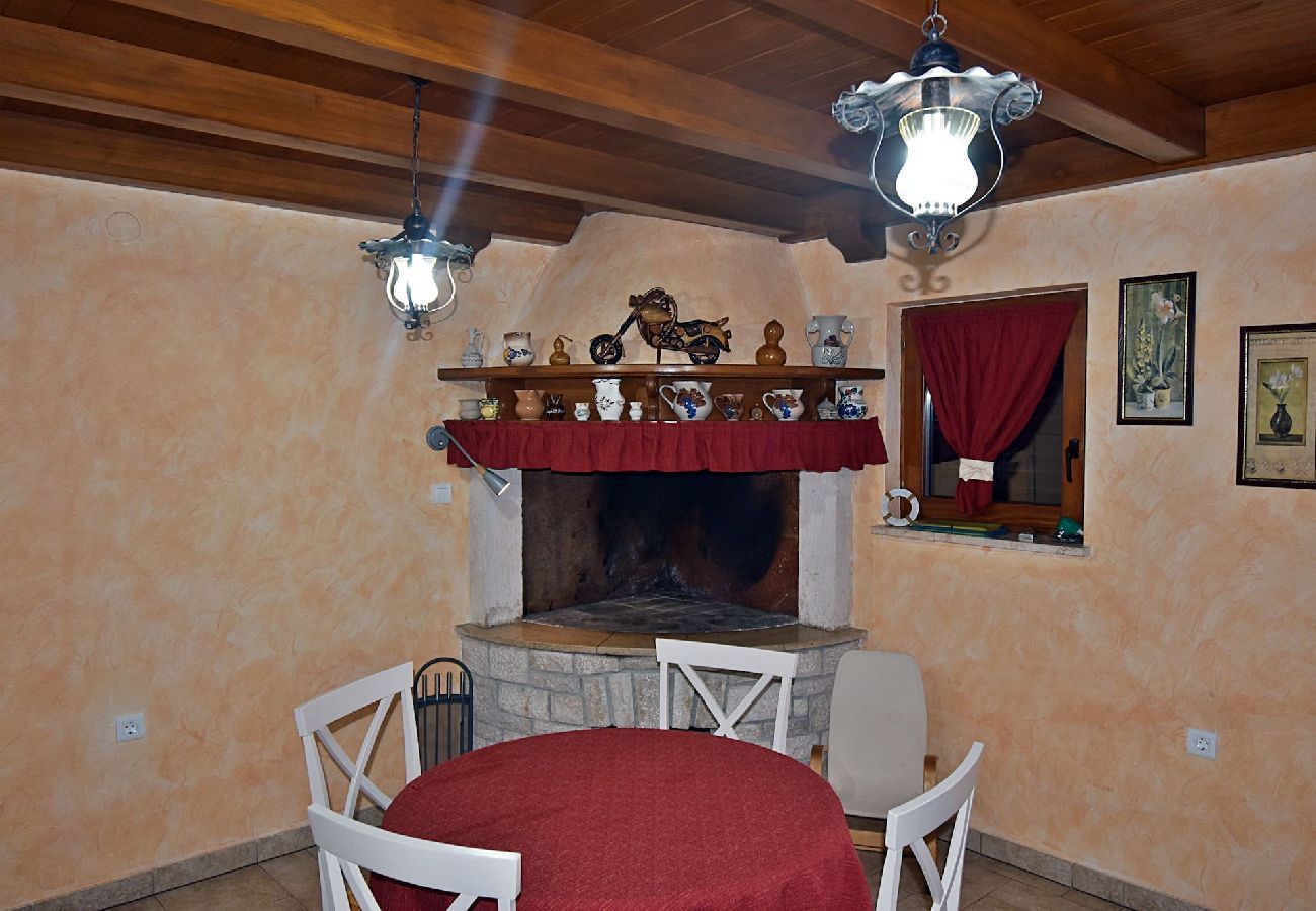 Apartment in Pula - Apartment Denis with Terrace & Lovely Garden 