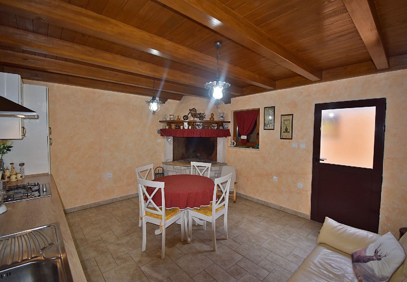 Apartment in Pula - Apartment Denis with Terrace & Lovely Garden 