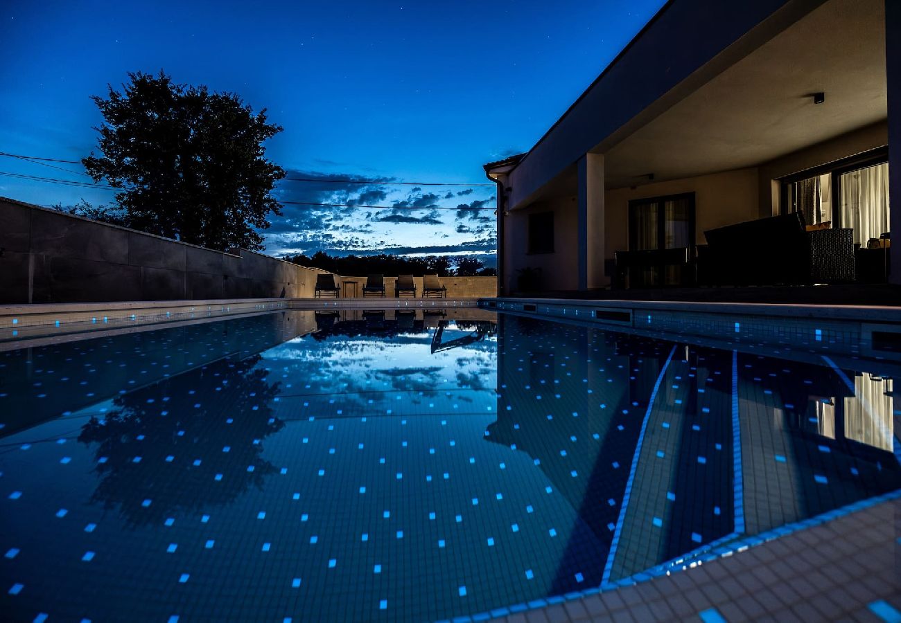 Villa in Pula - Villa Speranza with Private Illuminated Pool 