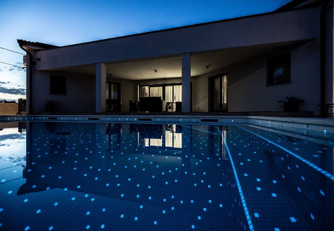 Villa in Pula - Villa Speranza with Private Illuminated Pool 