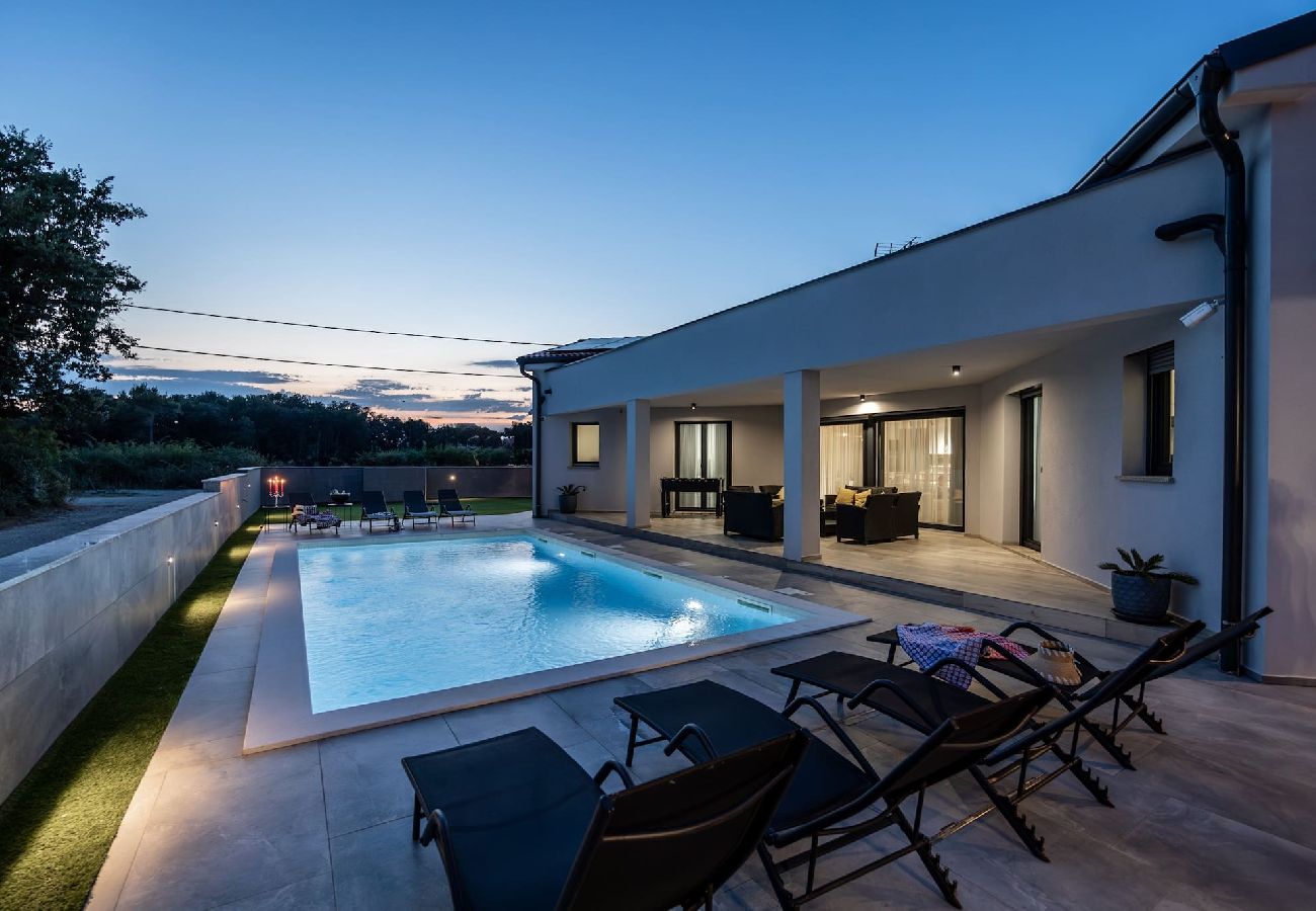 Villa in Pula - Villa Speranza with Private Illuminated Pool 