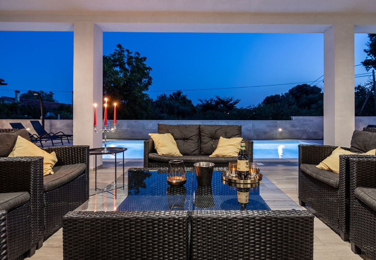 Villa in Pula - Villa Speranza with Private Illuminated Pool 