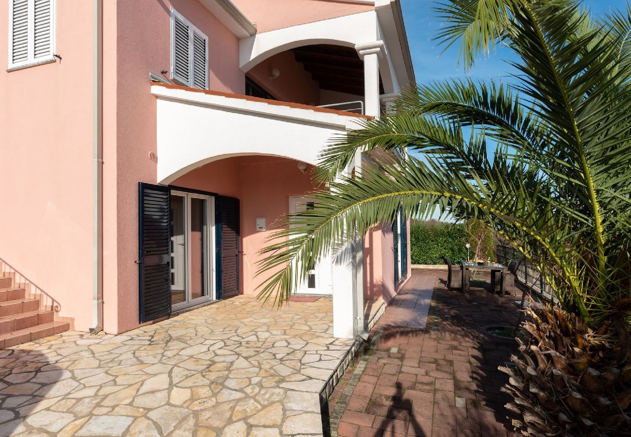 House in Ravni - Holiday Home Alis with Sea View