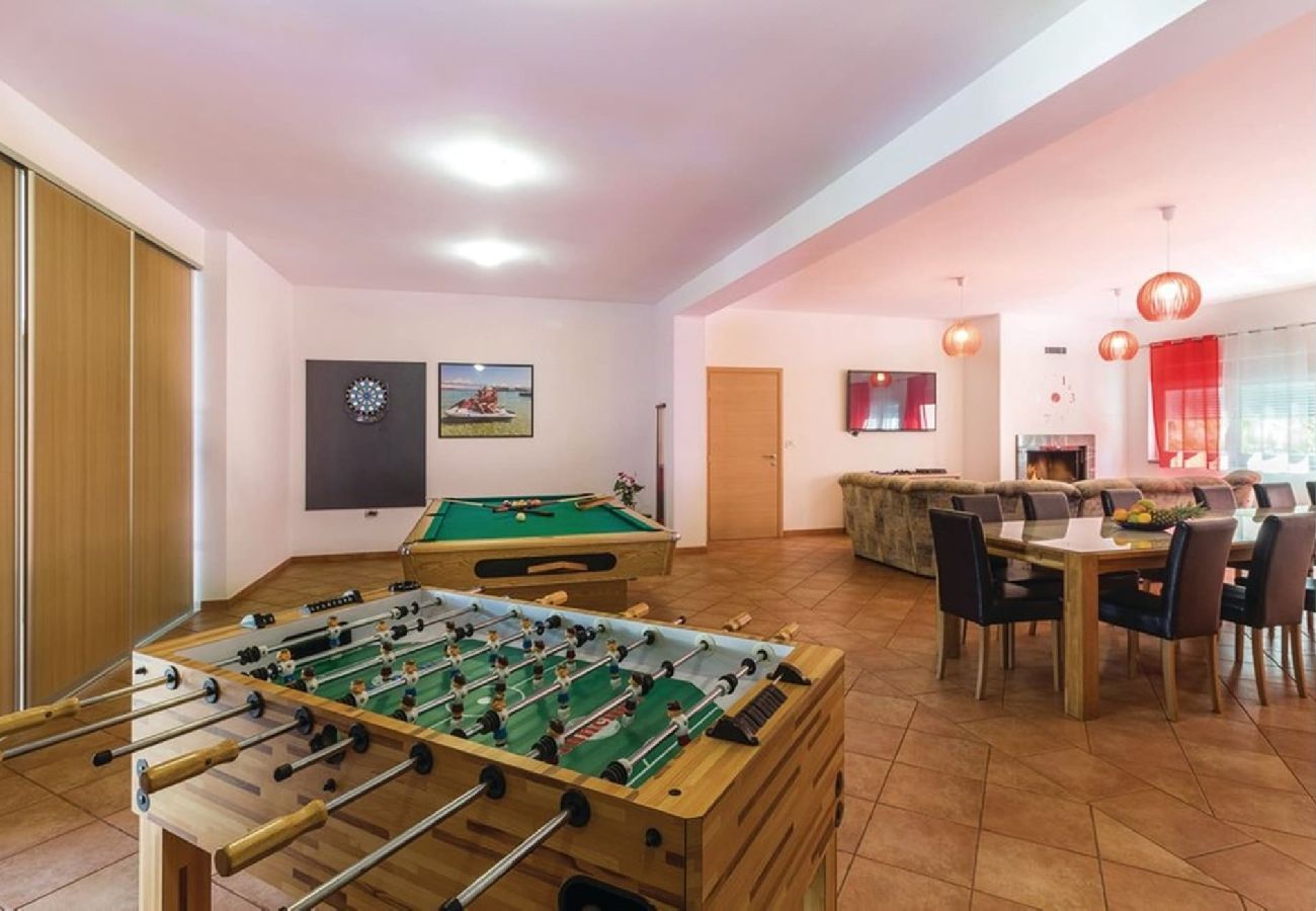 Villa in Pula - Villa Relax - Pool, Sauna, Gym, Jacuzzi, Games