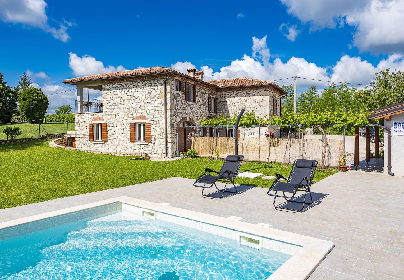 Villa in Nedešcina - Villa Katarina - Old Stone House with Private Pool 