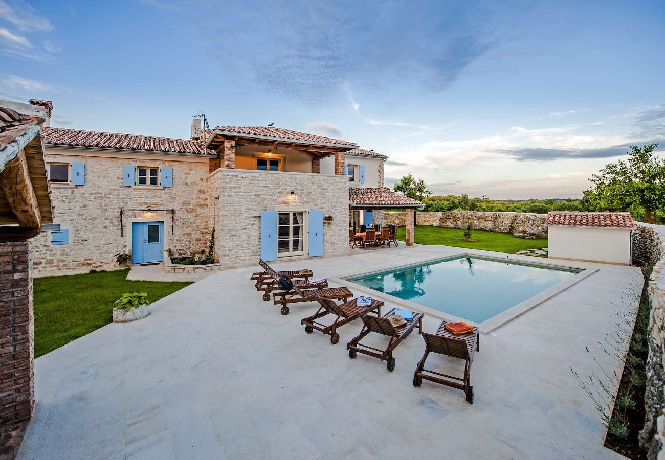 Villa in Krmed - Villa Tomani - Pool, Jacuzzi, Sport Courts