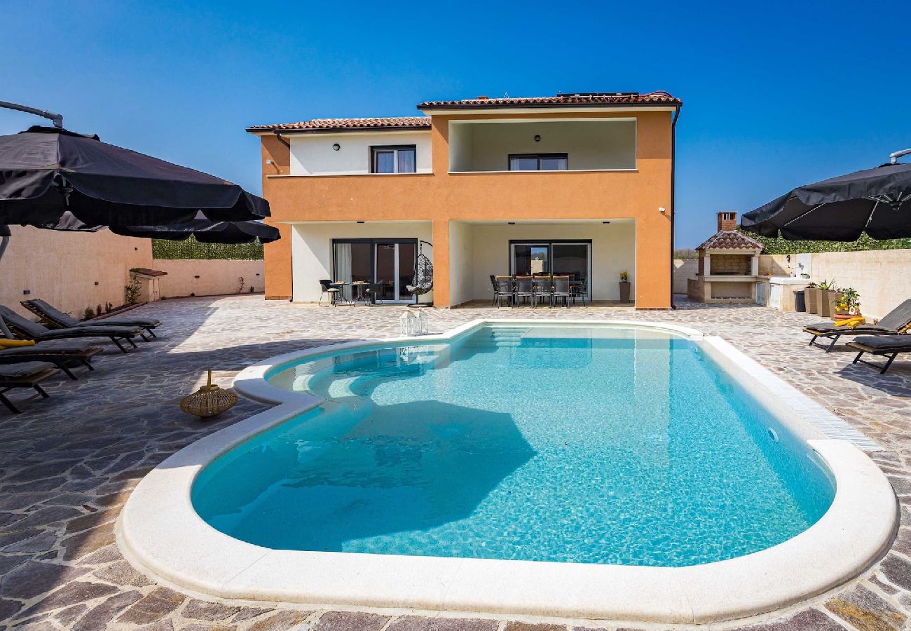 Villa in Pula - Villa Nur Amela - Pool, Jacuzzi, Darts