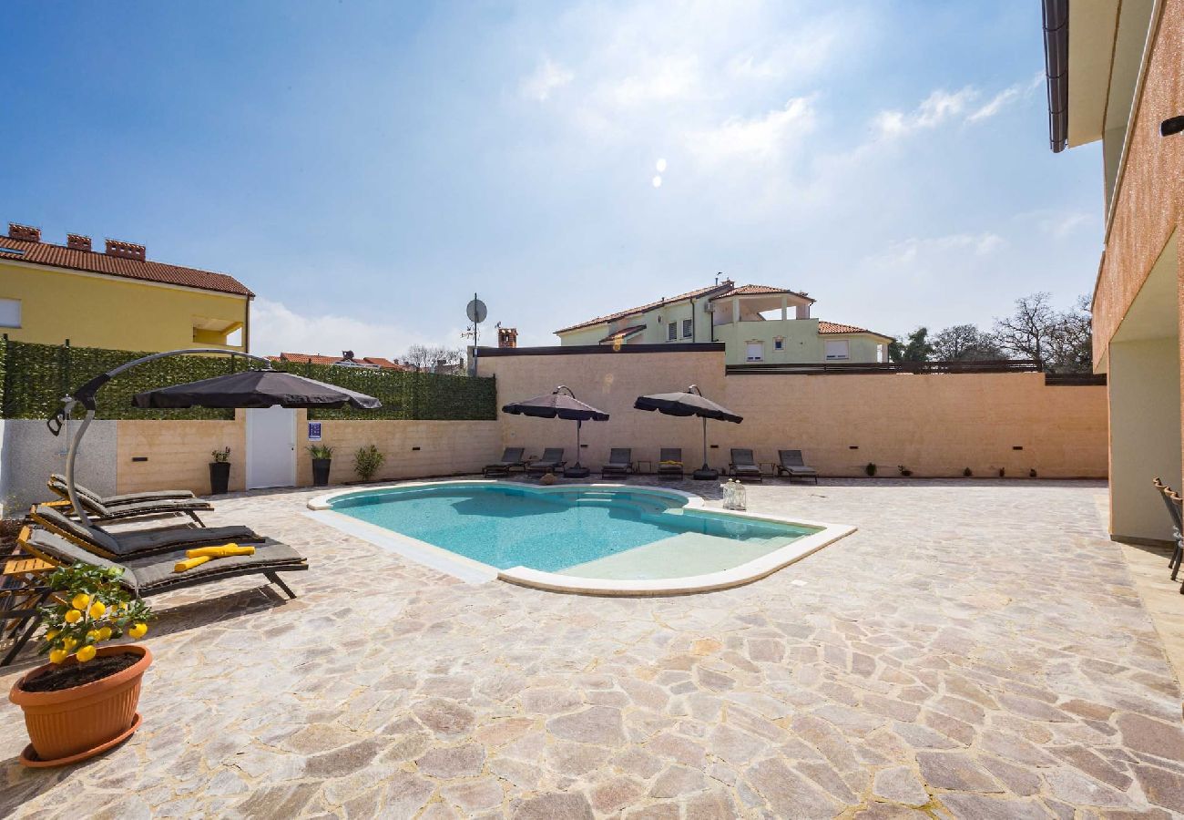 Villa in Pula - Villa Nur Amela - Pool, Jacuzzi, Darts