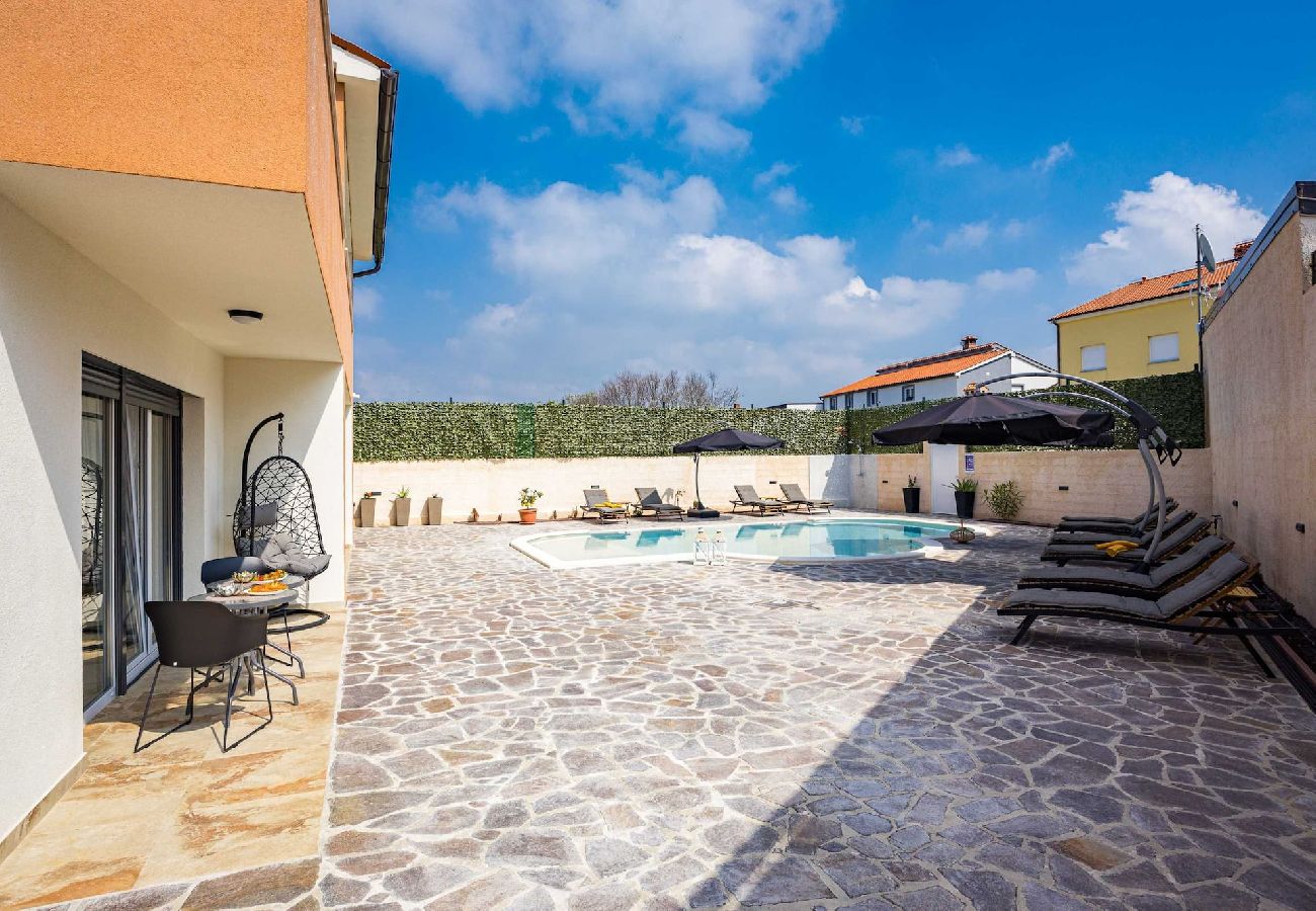 Villa in Pula - Villa Nur Amela - Pool, Jacuzzi, Darts