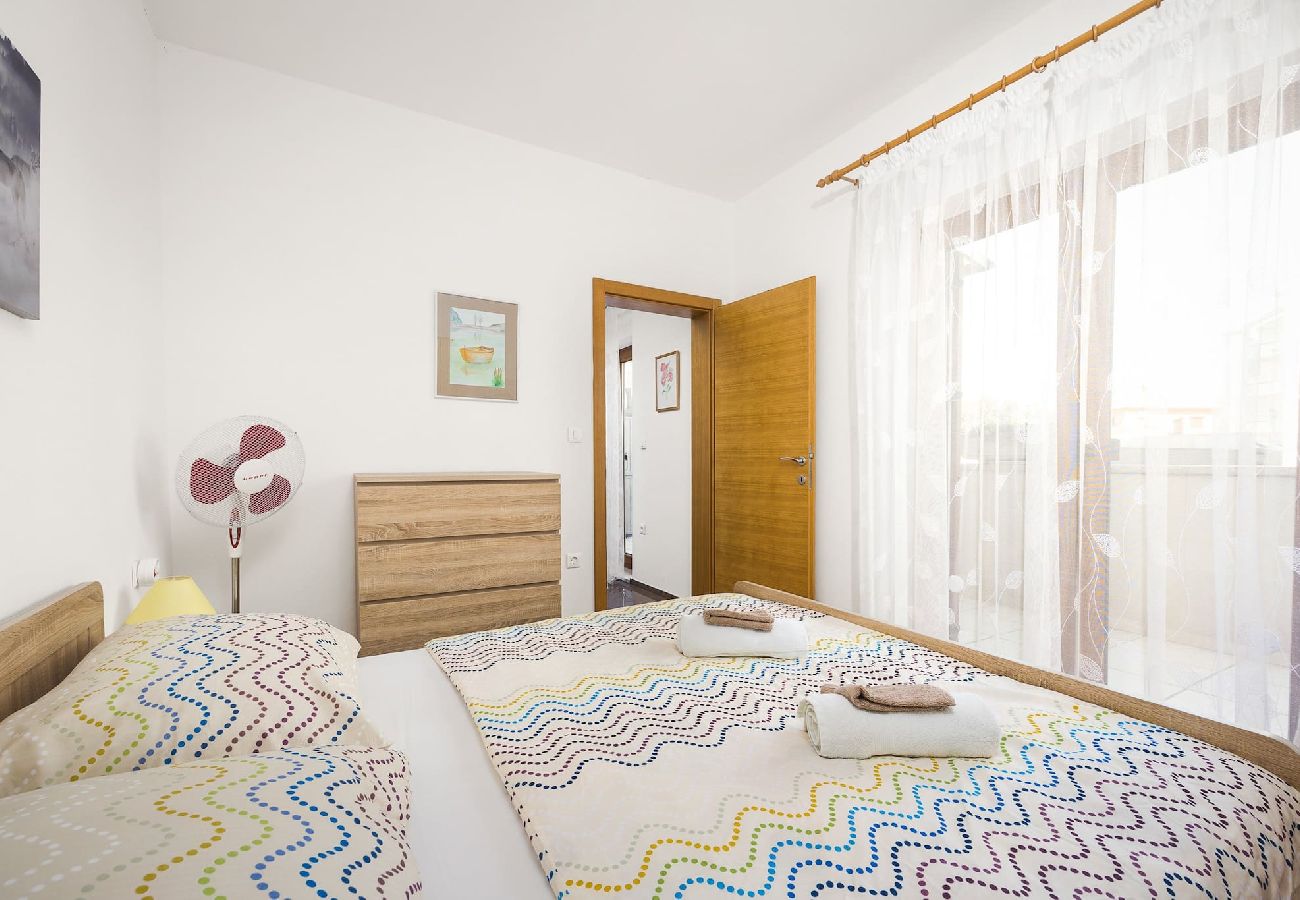 Apartment in Pula - Cute City Apt with a Relaxing Terrace - Tania