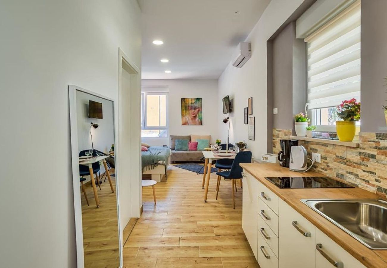 Apartment in Pula - Beautiful Studio Close to the Amphitheater - 2B 