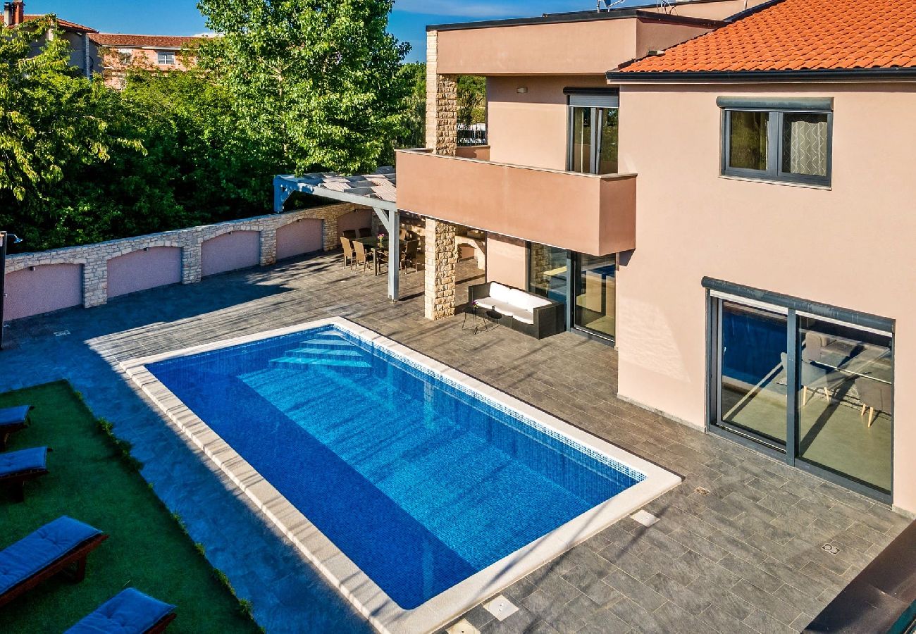 Villa in Pula - Beautiful Villa Nika with Heated Pool 