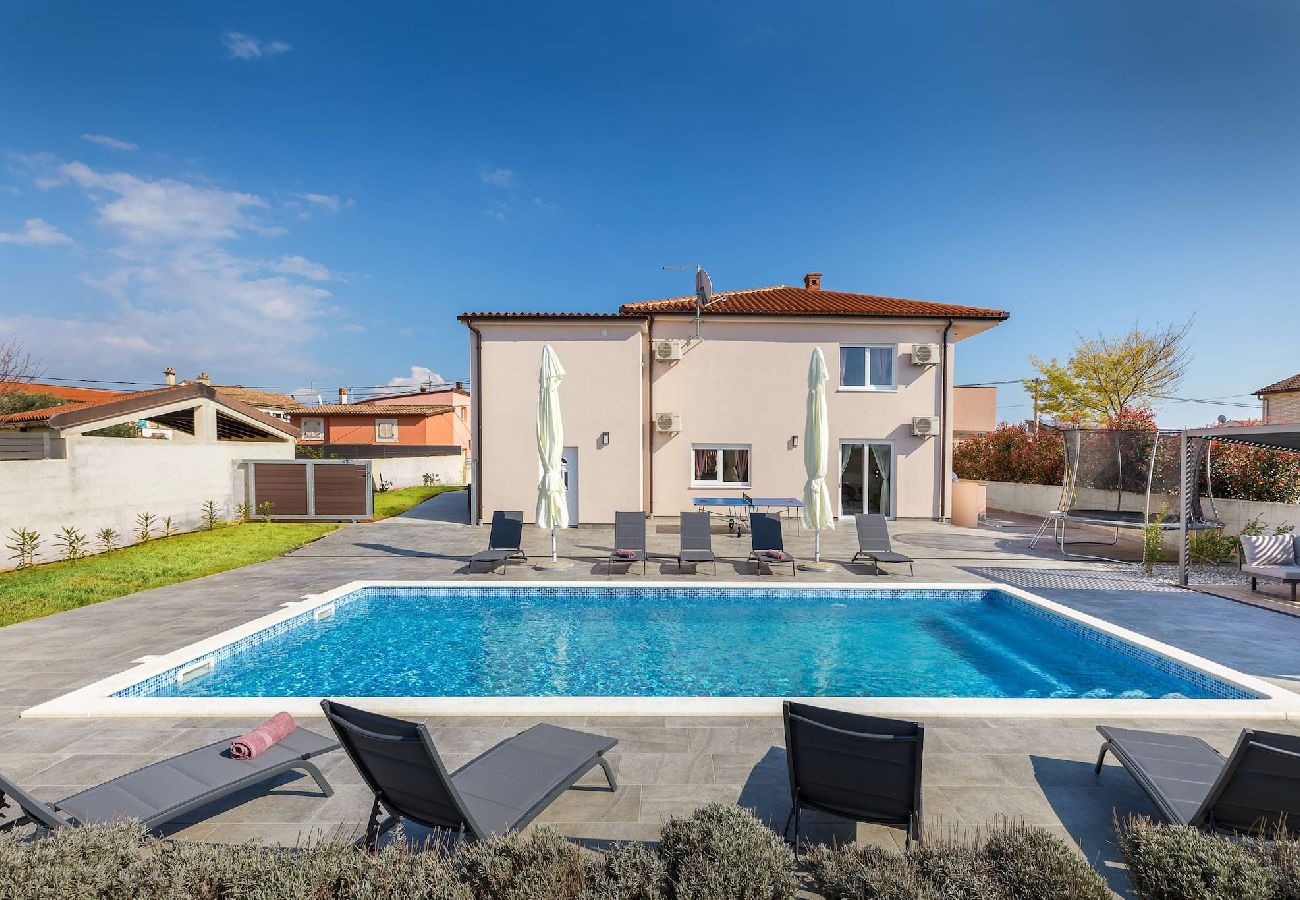 Villa in Valbandon - Villa Berg II - Pool, Game Room, Trampoline