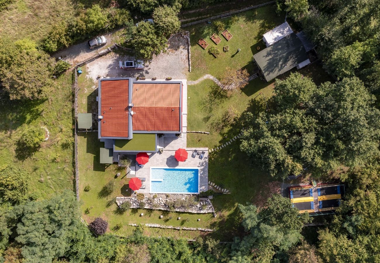 Villa in Kraj Drage - Red House - Peaceful Oasis in the Nature 