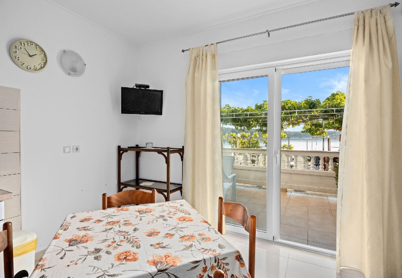 Apartment in Rab - Lovely Sea View and Boat Mooring - Jurica (4) 