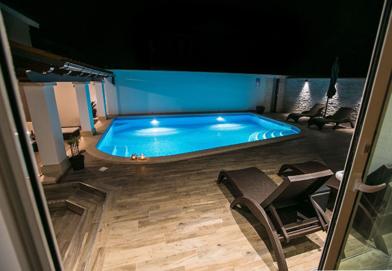 Apartment in Pula - Luxurious Apartment Elis with Private Pool 