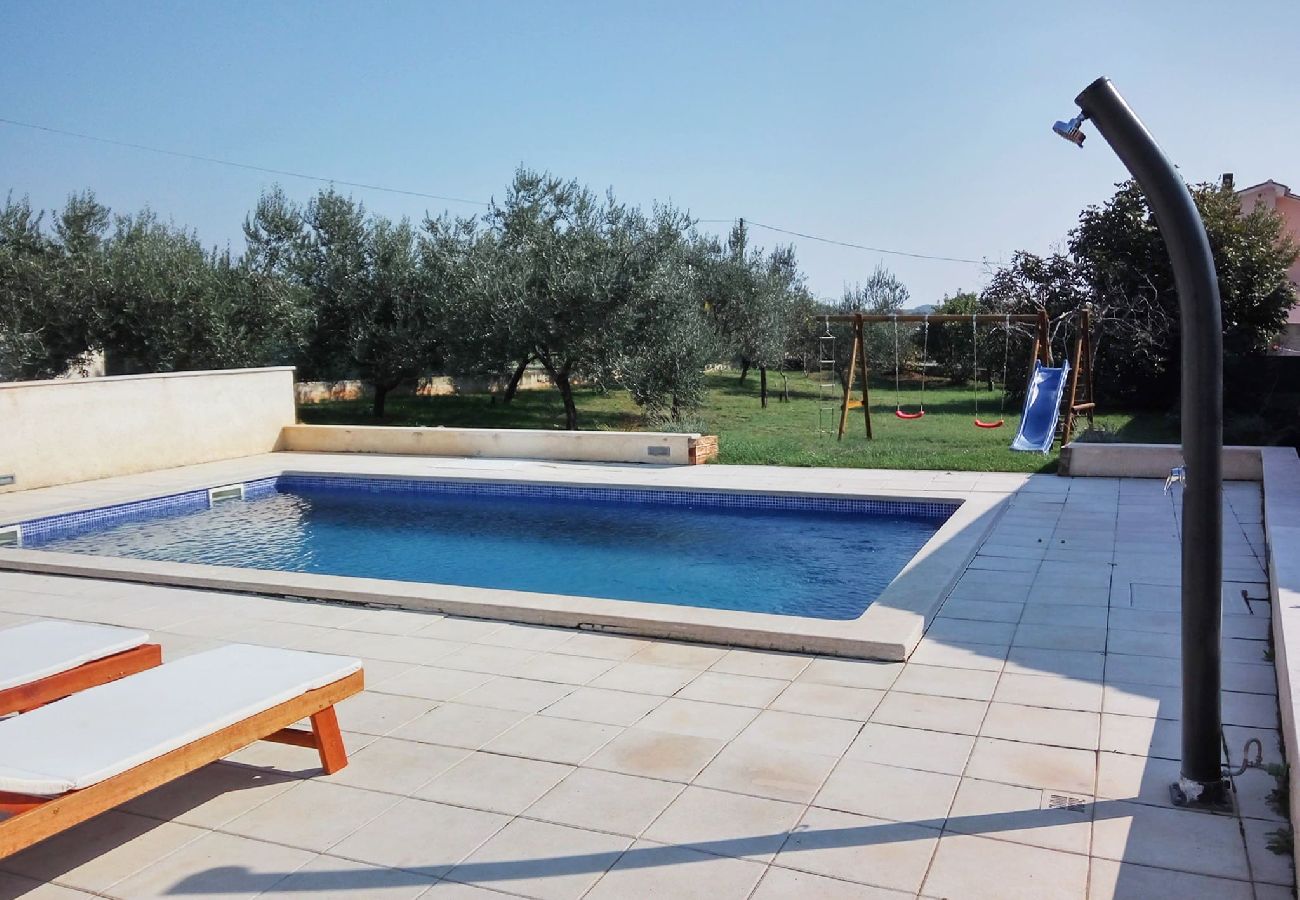 House in Pula - Holiday Home Sabina - Private Pool, BBQ Area 